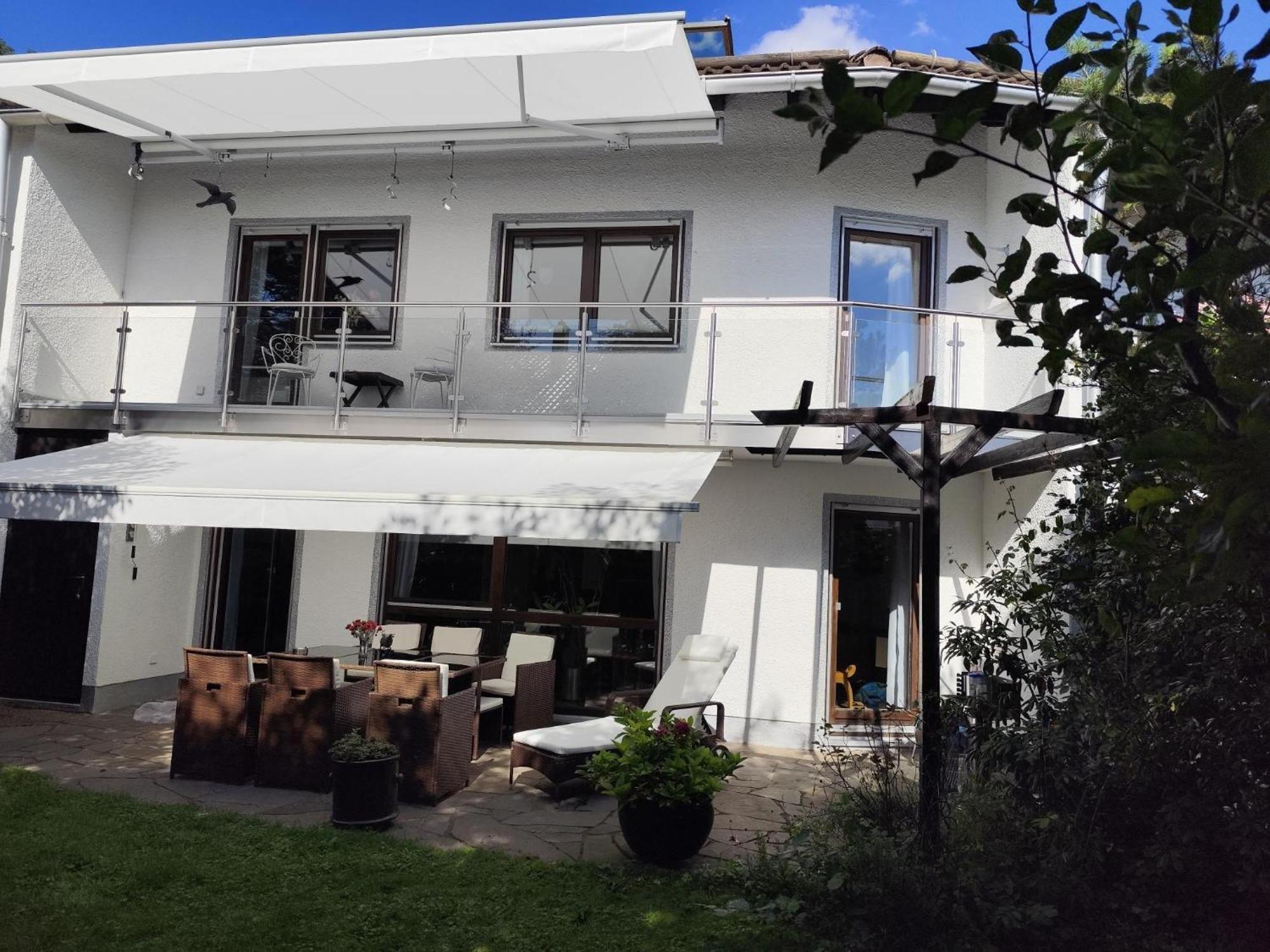 Elegant-Terraced-House-With-Bikes-Near-The-Lake-Children-At-Least-6-A-Old Starnberg Exterior photo